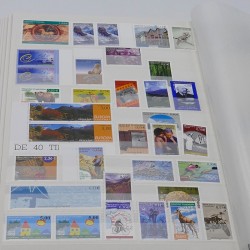 Lot de timbres de Monaco et DOM-TOM neufs** en un album.