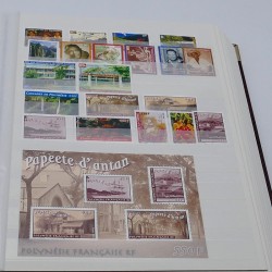 Lot de timbres de Monaco et DOM-TOM neufs** en un album.