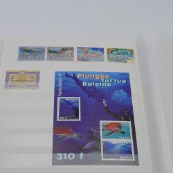 Lot de timbres de Monaco et DOM-TOM neufs** en un album.