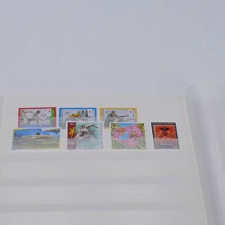 Lot de timbres de Monaco et DOM-TOM neufs** en un album.
