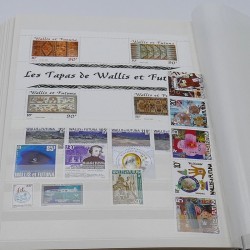 Lot de timbres de Monaco et DOM-TOM neufs** en un album.
