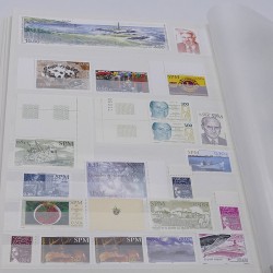 Lot de timbres de Monaco et DOM-TOM neufs** en un album.