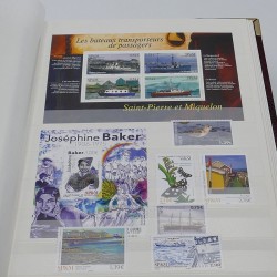 Lot de timbres de Monaco et DOM-TOM neufs** en un album.