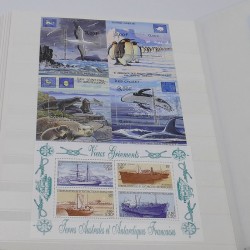 Lot de timbres de Monaco et DOM-TOM neufs** en un album.