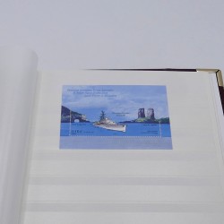 Lot de timbres de Monaco et DOM-TOM neufs** en un album.