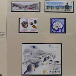 Collection timbres T.A.A.F. 2015-2025 neufs en deux albums.