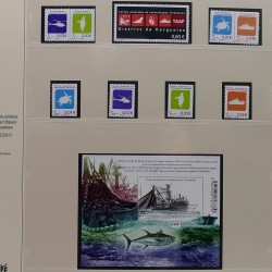 Collection timbres T.A.A.F. 2015-2025 neufs en deux albums.
