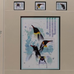 Collection timbres T.A.A.F. 2015-2025 neufs en deux albums.