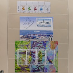 Collection timbres T.A.A.F. 2015-2025 neufs en deux albums.