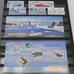 Collection timbres de T.A.A.F. 2017-2020 neufs en un album.
