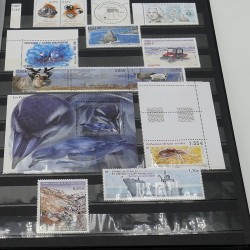 Collection timbres de T.A.A.F. 2017-2020 neufs en un album.
