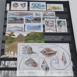 Collection timbres de T.A.A.F. 2017-2020 neufs en un album.