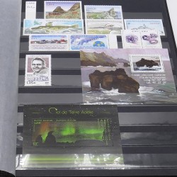 Collection timbres de T.A.A.F. 2017-2020 neufs en un album.