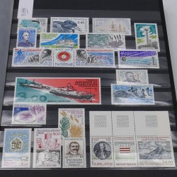 Collection timbres de T.A.A.F. 1996-2016 neufs** en un album.