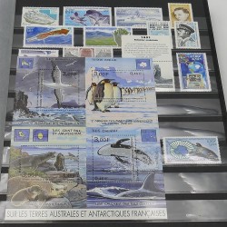 Collection timbres de T.A.A.F. 1996-2016 neufs** en un album.