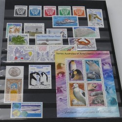Collection timbres de T.A.A.F. 1996-2016 neufs** en un album.
