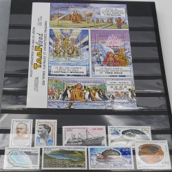 Collection timbres de T.A.A.F. 1996-2016 neufs** en un album.