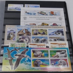 Collection timbres de T.A.A.F. 1996-2016 neufs** en un album.