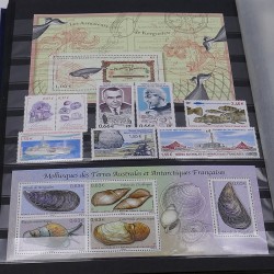 Collection timbres de T.A.A.F. 1996-2016 neufs** en un album.