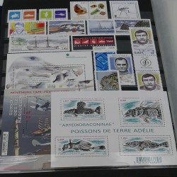Collection timbres de T.A.A.F. 1996-2016 neufs** en un album.