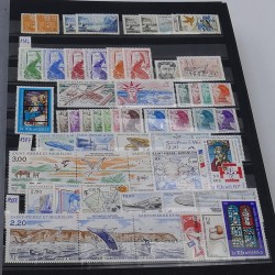 Collection timbres de Saint Pierre et Miquelon 1986-2020 neufs** en un album.