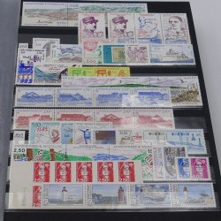 Collection timbres de Saint Pierre et Miquelon 1986-2020 neufs** en un album.
