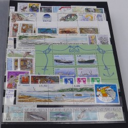 Collection timbres de Saint Pierre et Miquelon 1986-2020 neufs** en un album.