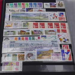 Collection timbres de Saint Pierre et Miquelon 1986-2020 neufs** en un album.