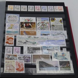 Collection timbres de Saint Pierre et Miquelon 1986-2020 neufs** en un album.