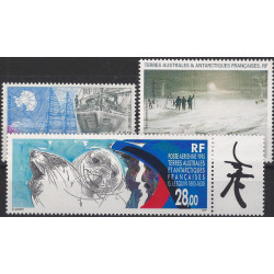 T.A.A.F. timbres poste aérienne N°134-136 neufs**.