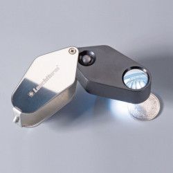 Loupe pliable lumineuse LED, grossissement 10x.