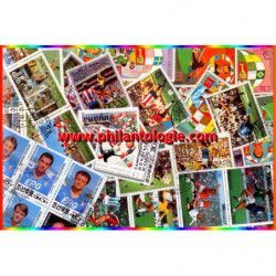 Footballeurs 100 timbres thématiques tous différents.