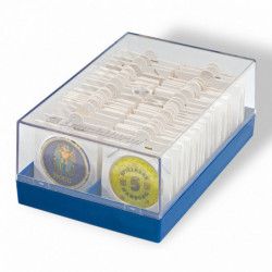 Coffret pour monnaies sous étuis carton.