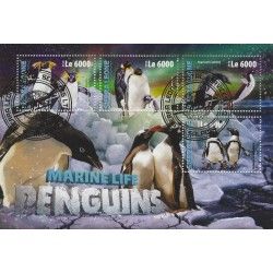 Les penguins bloc-feuillet de 4 timbres thématiques.