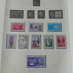Collection timbres de France 1960-1972 en album élégant Lindner.