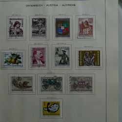Collection timbres d'Autriche 1972-1995 en album Schaubek.