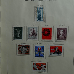 Collection timbres d'Autriche 1972-1995 en album Schaubek.
